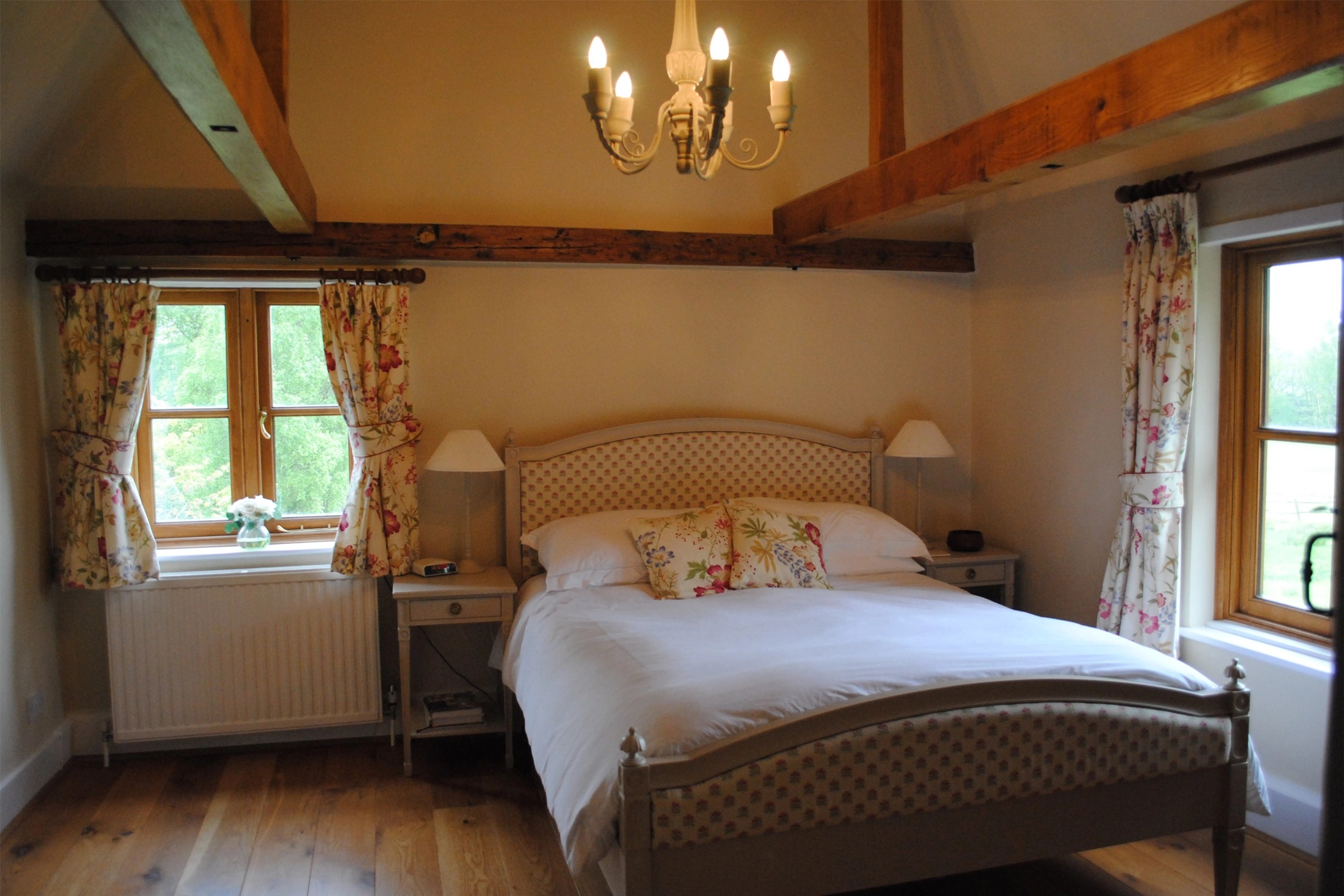 Country cottage bedroom floral